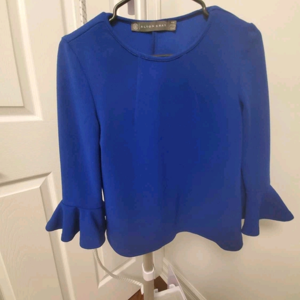 Bell sleeve blue top